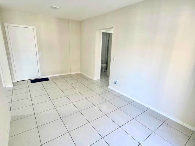 #28 - Apartamento para Venda em Criciúma - SC